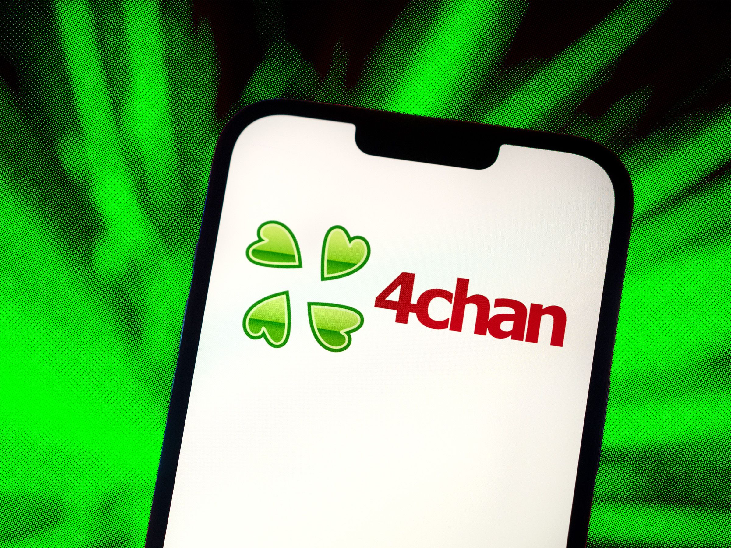 Hacker dùng file PDF 'vô hại' đánh sập 4chan trong nháy mắt