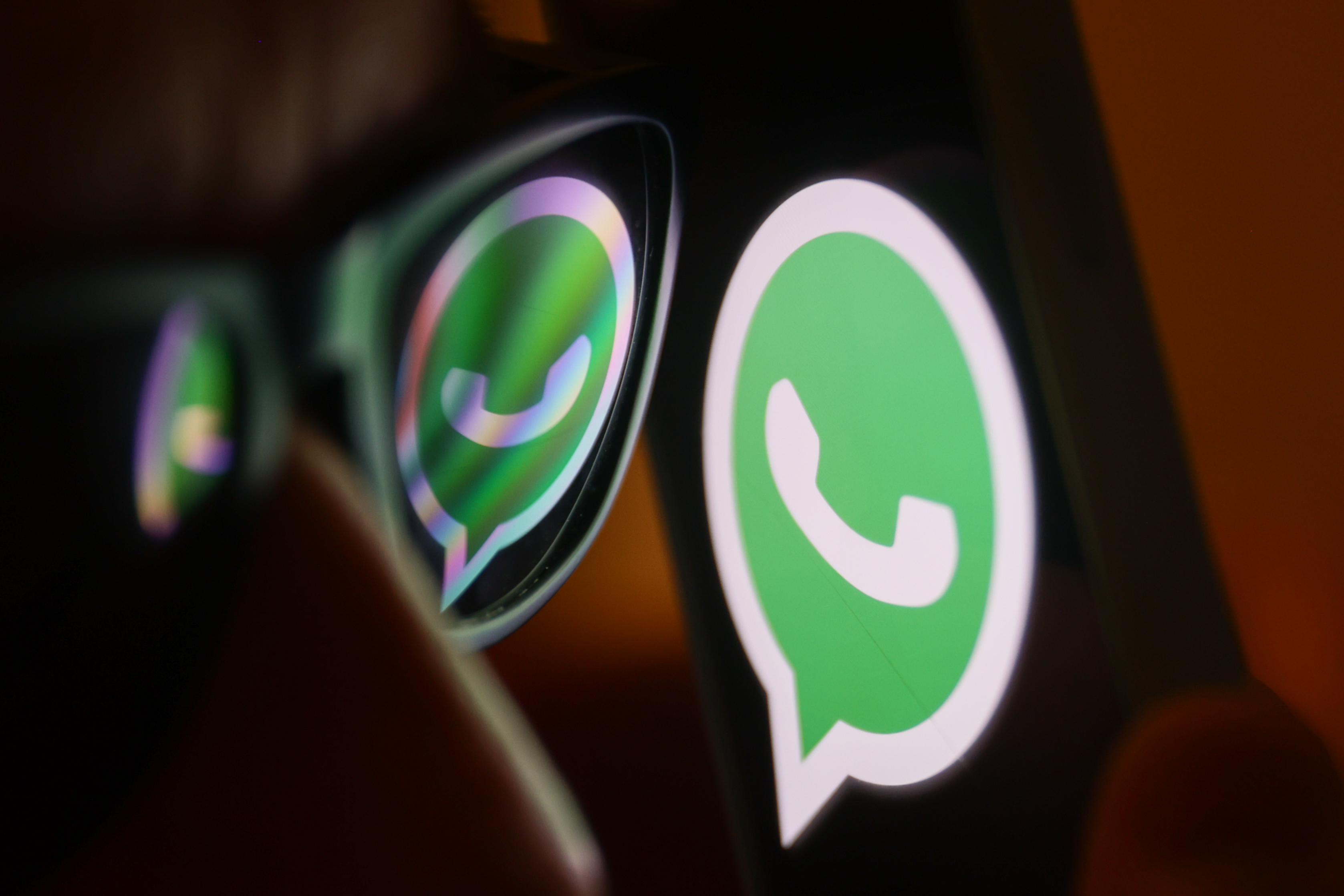 WhatsApp ra mắt tính năng tóm tắt tin nhắn bằng AI