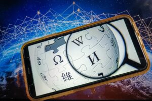 Wikipedia tạm dừng thử nghiệm tóm tắt bằng AI sau phản ứng dữ dội từ biên tập viên