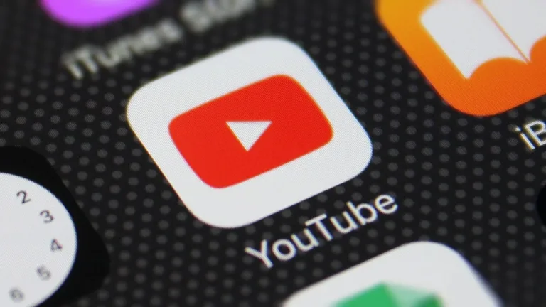 YouTube ra mắt tính năng tìm kiếm AI tương tự Google